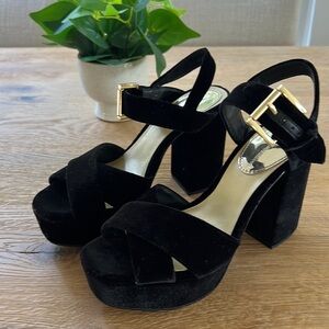 Armani Exchange
Velvet sandals Black, Velvet size 38 (8)